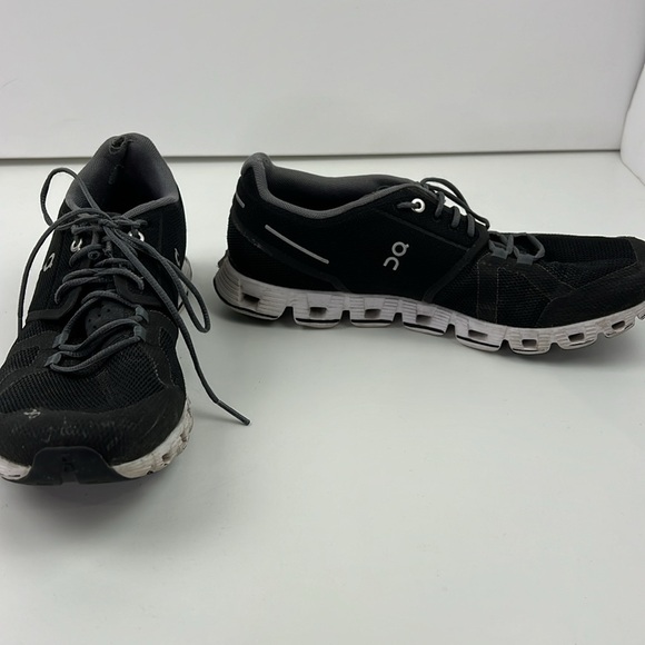 On Cloud Women's lightweight Lace Up Running Shoe size 9 - Picture 4 of 10
